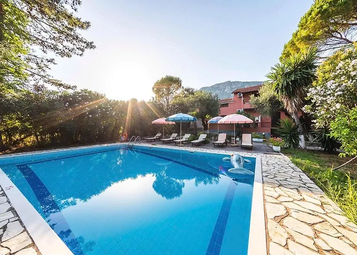 Mimosa Apartments With Pool